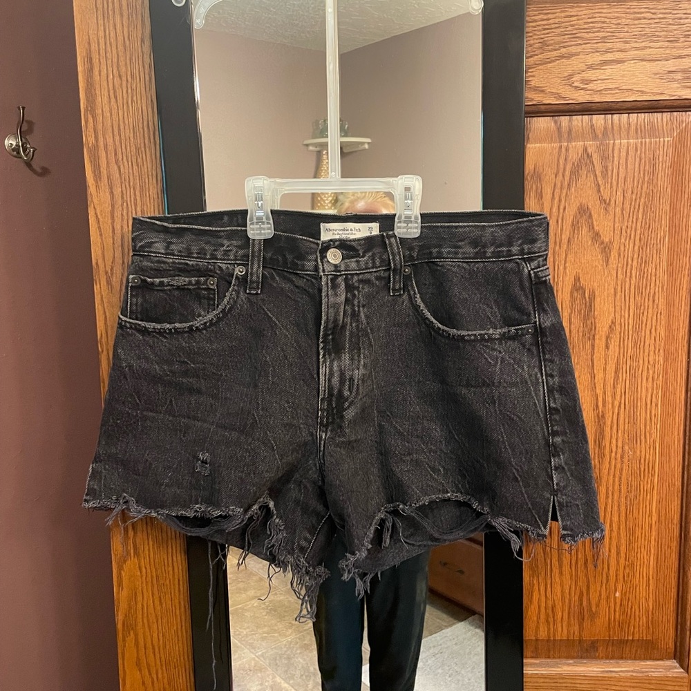Abercrombie and Fitch mid rise boyfriend short
